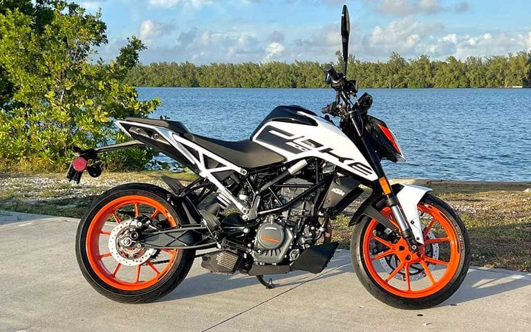 ktm-200-duke-right