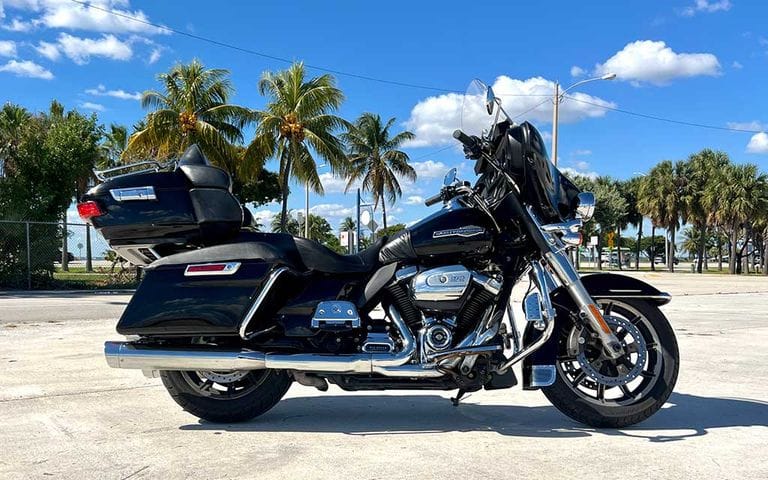 rent-a-harley-davidson-ultra-interceptor-2-right